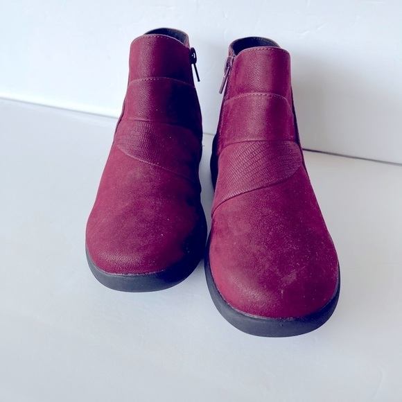 NWT Cloudsteppers by Clarks Size 5 1/2, Burgandy NWT - Picture 3 of 11
